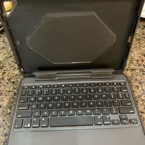 Zagg wireless keyboard for iPad /iPad Pro 9.7